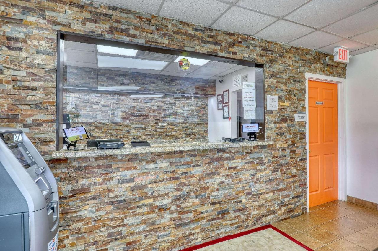 Suburban Studios Neenah-Appleton Ngoại thất bức ảnh